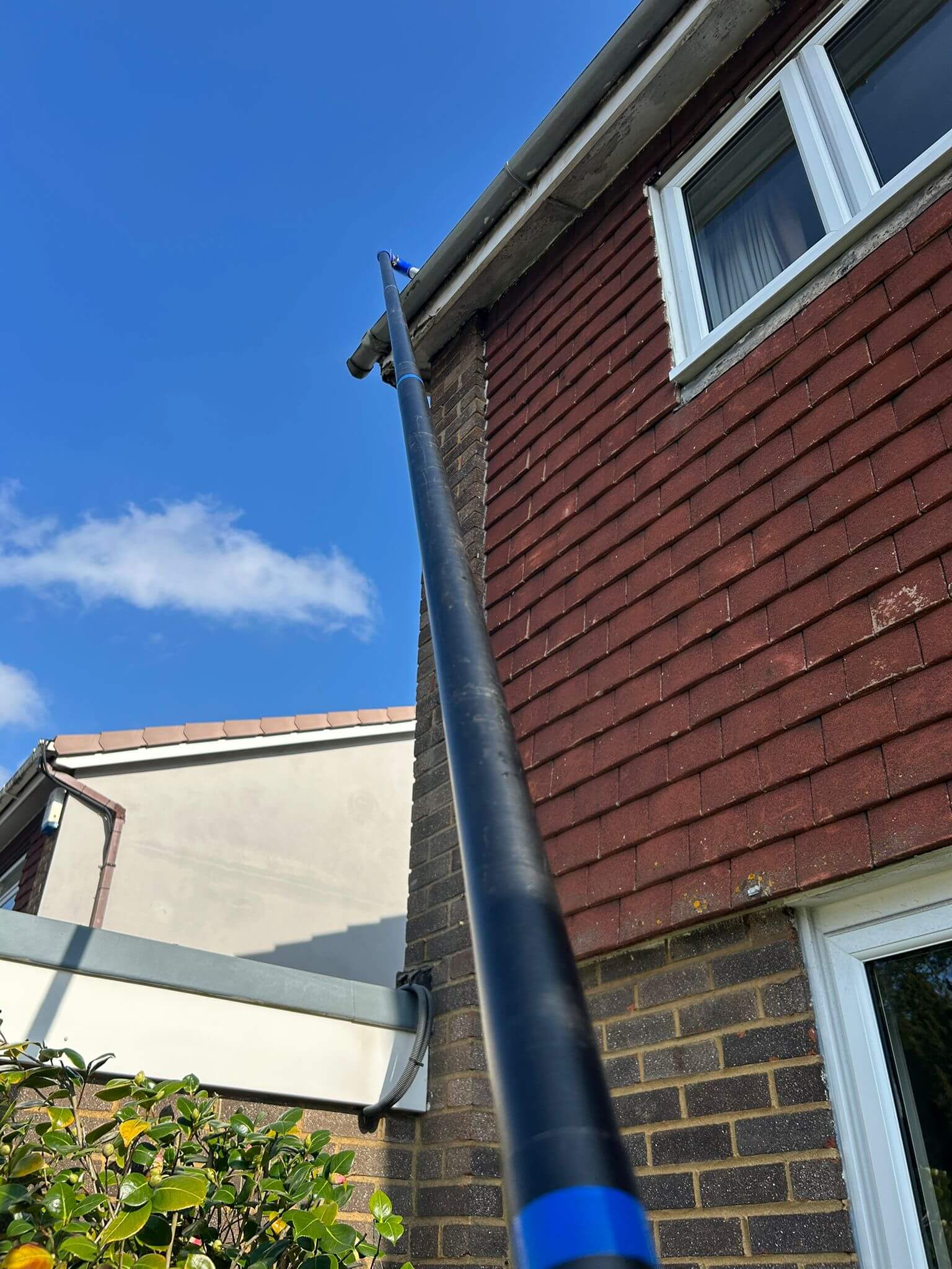 cleaning gutters with gutter vac